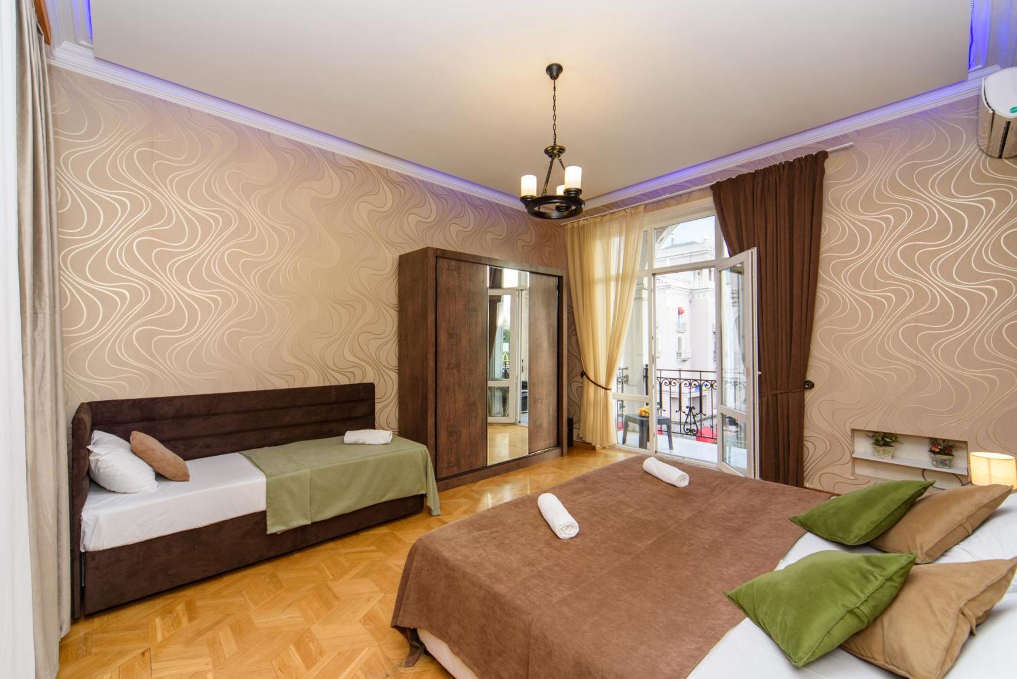 Gio's Apartment *