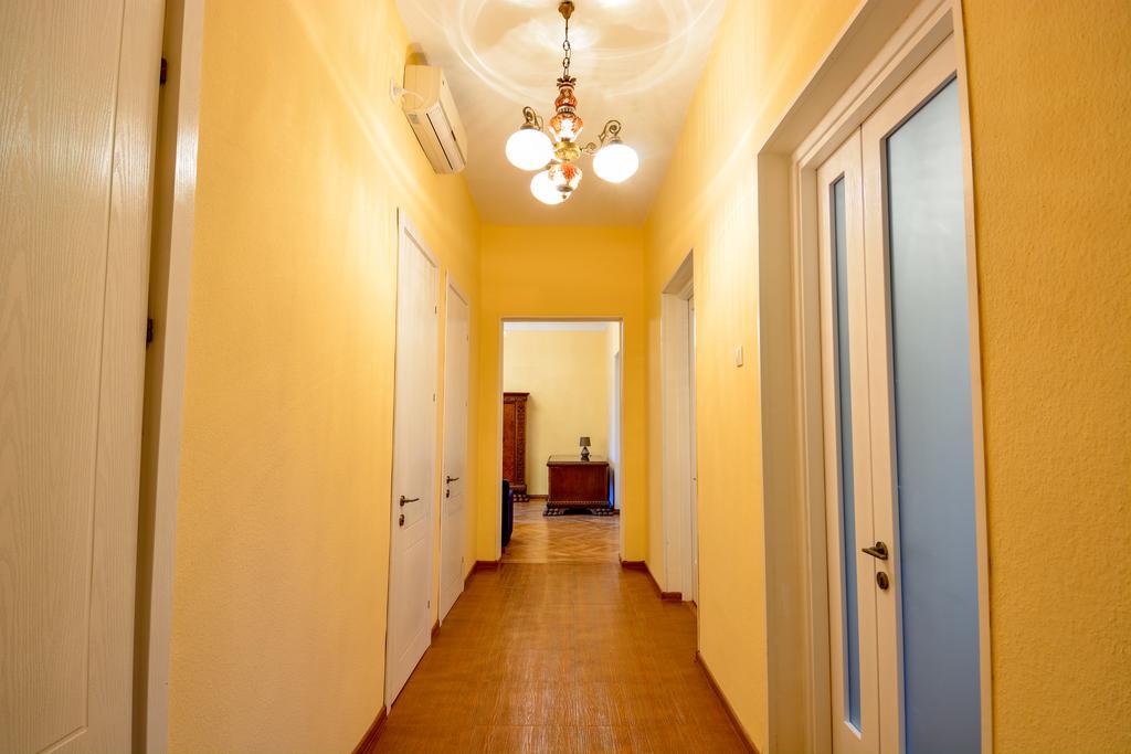 Gio's Apartment *